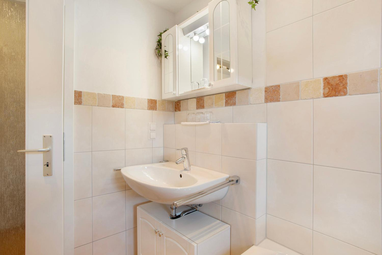 Bathroom 3, Ferienwohnung Konigshof, Waldeck-Frankenberg