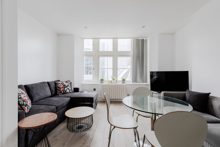 Lounge 2, Superb 2 Bedroom Apartments, London