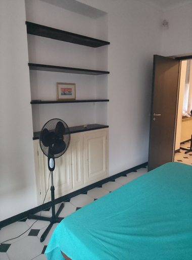 Room 3, Work Travel and More, Genova
