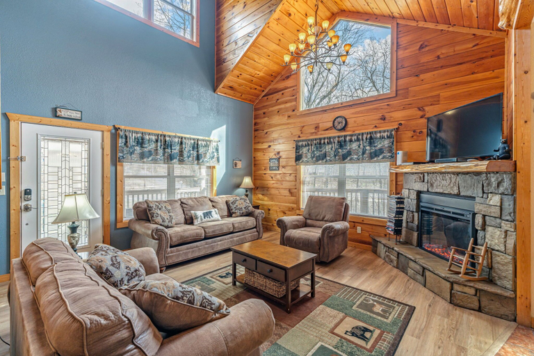 Living area 2, Pigeon Forge Hideaway, Sevier