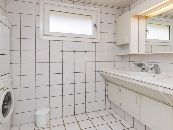 Bathroom 3, 8 person holiday home in Blåvand, Varde