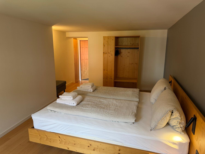 Others 3, Pensiunina - Pension - Sent, Inn