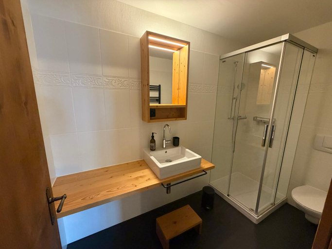 Bathroom 3, Pensiunina-Sent, Inn