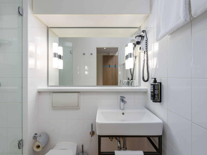 Bathroom 4, ibis Paderborn City, Paderborn