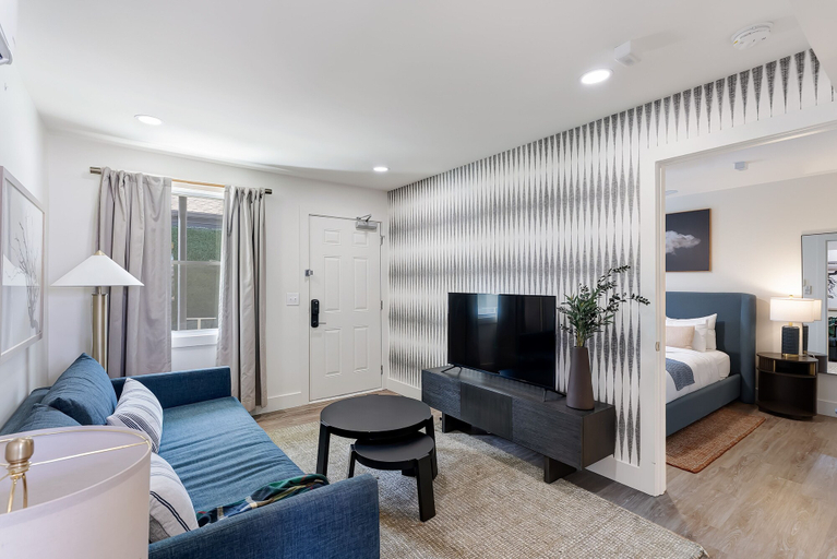Room 5, State Street, Davidson