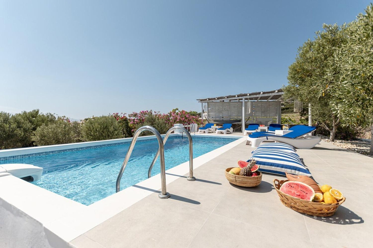 4, Villa Alba Spacious home by the sea, South Aegean