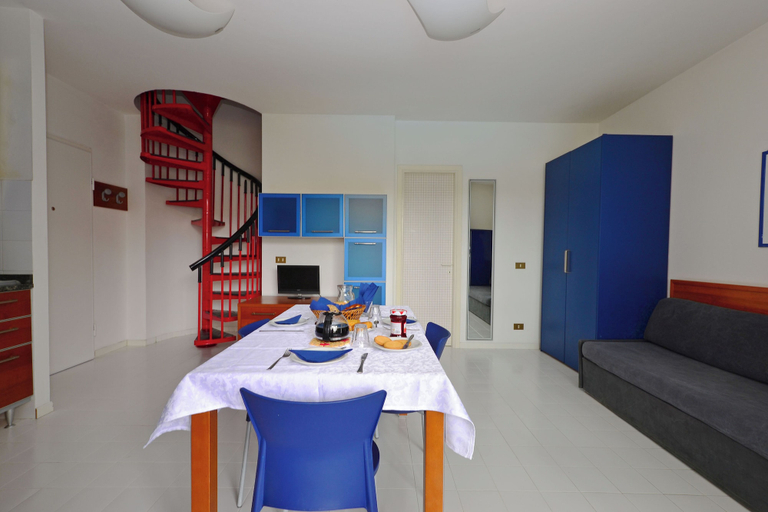 Living room 4, Spacious and Comfy Flat With Balcony, Udine