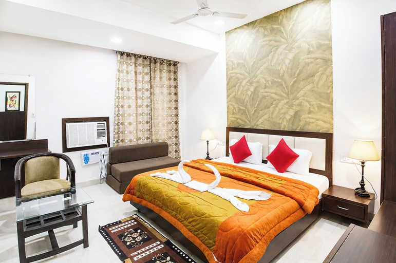 Room 5, Hotel The Popular, Amritsar