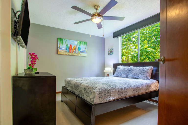 Room 3, Luxury 3-bedroom Condo in Paradise, Garabito