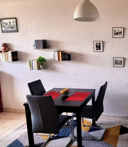 Dining, Stylish Geneva Apartment With Stunning Views, Genève