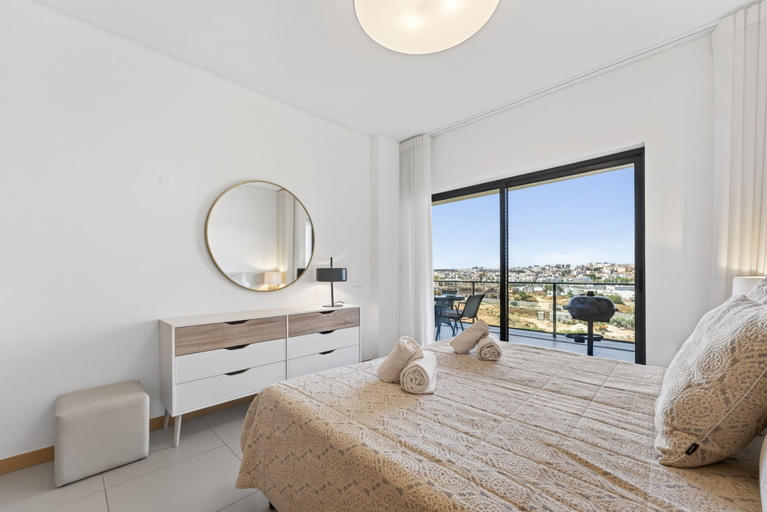 Room 2, Marina Village Retreat Pool Garage Prime lo, Lagos