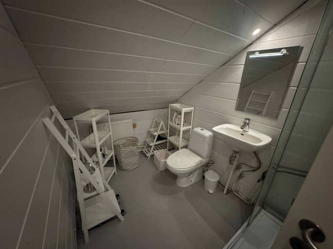 Bathroom, Apartment Bjarmaland, Vestmannaeyjar