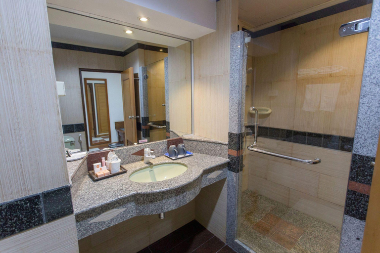 Bathroom 3, Tangerine Ville Hotel, Fang