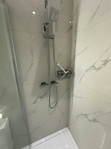 Bathroom 4, London 1 bed Luxe Flat Ilford Beautiful, London