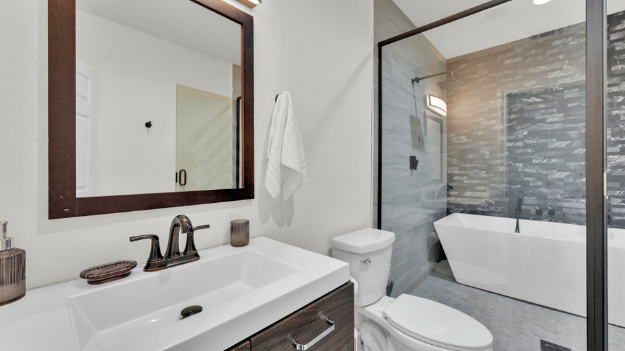 Bathroom 2, Apartmint at N Bishop Ave Dallas, Dallas