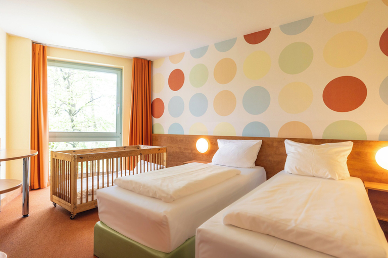 Bedroom 2, Raststättenhotel Holledau, Pfaffenhofen an der Ilm