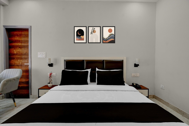 Room 2, Classic Hotel Kamboj, Sahibzada Ajit Singh Nagar