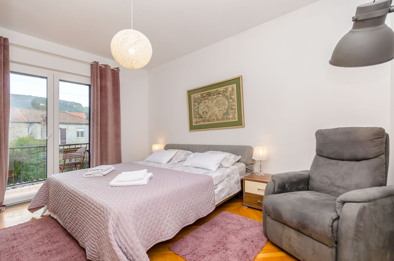 Primary image, Apartments In Center, Jelsa