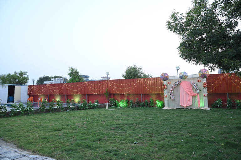 Property grounds, BANARAS BLOSSOM RESORT, Varanasi