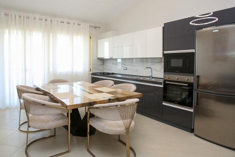 Kitchen 2, Sale e Sole Rooms, Vlorës