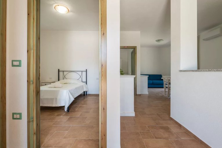 Room 2, Sardinian Flat Close to Stunning Beaches, Nuoro
