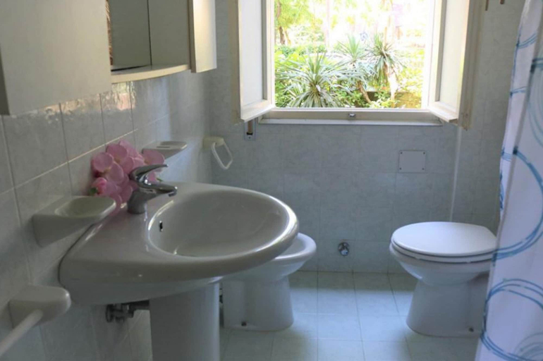 Bathroom, Luminous Flat Near the Beach, Venezia