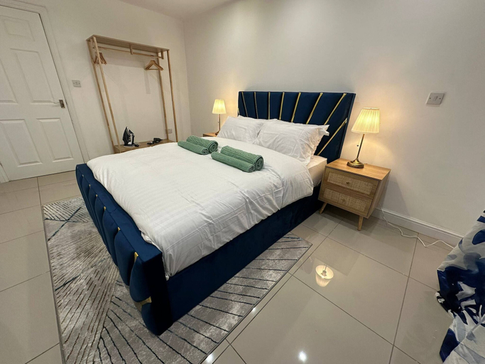 Room 3, Stylish 2 Bed Flat Parking Sutton Coldfield, Birmingham