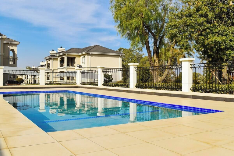 Pool 4, 3-bedroom Luxury apartment, City of Johannesburg