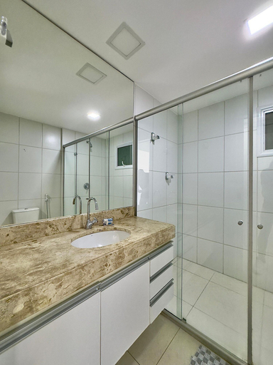 Bathroom, Cobertura no Golf Ville Deck Privativo com Jacuzzi e Churrasqueira, Aquiraz