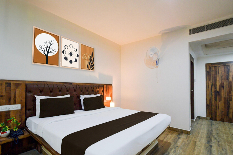 Room 4, Deluxegrace Complex, Ranga Reddy