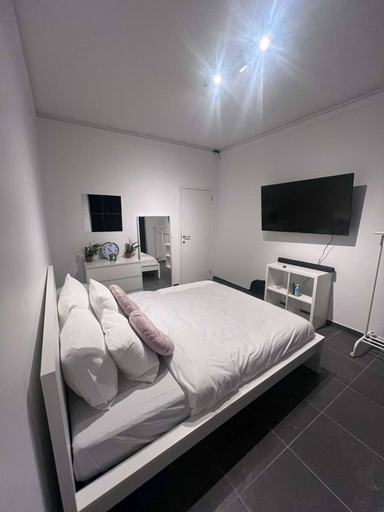 Bedroom 3, Suite With Private Jacuzzi, Liège