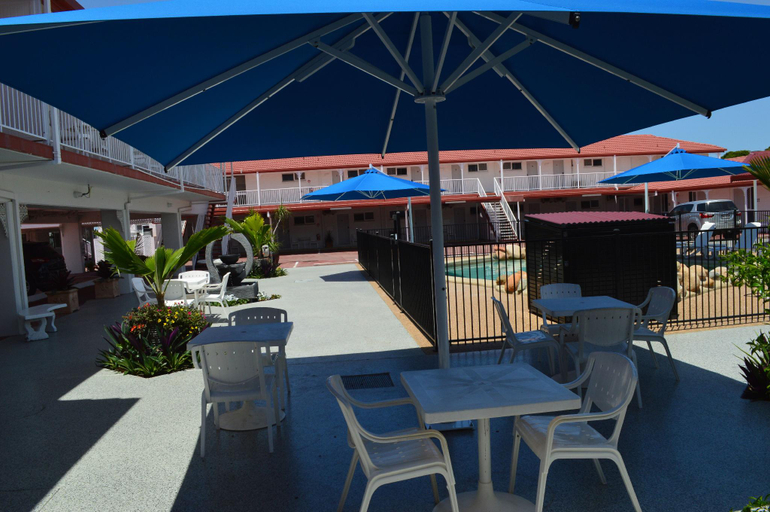 Food & Drinks 5, Monte Carlo Motor Inn, Rosslea