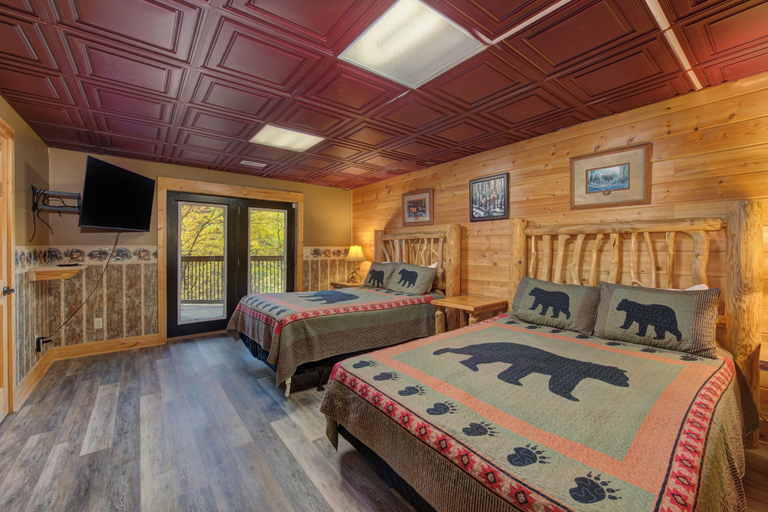 Room 2, Bears Haven Lodge, Sevier