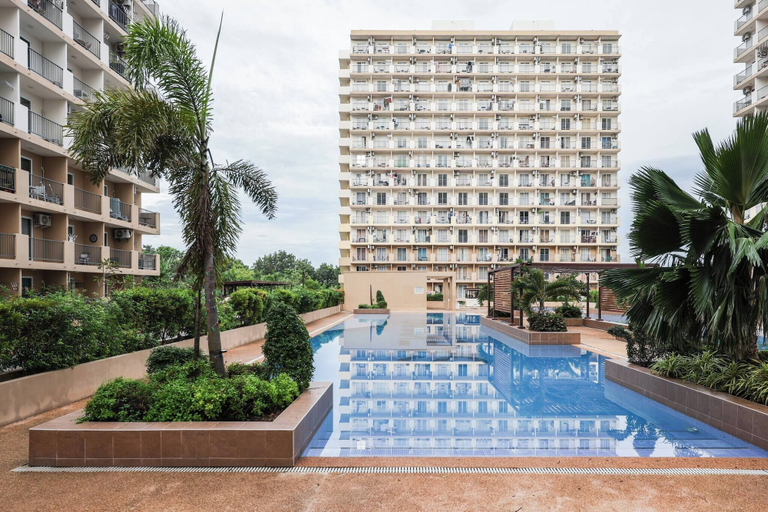 Pool 2, Cozy Wood-Cabin Studio with Balcony  Warm Lighting, Lapu-Lapu City