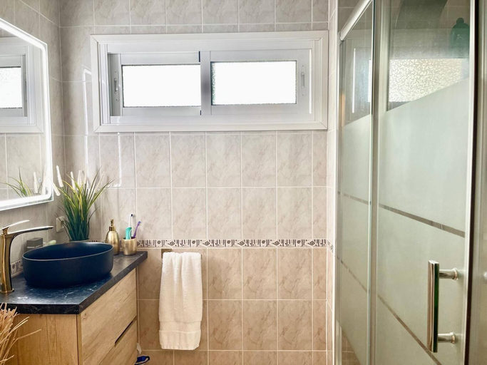 Bathroom 2, Marbella Beachfront Studio, Málaga