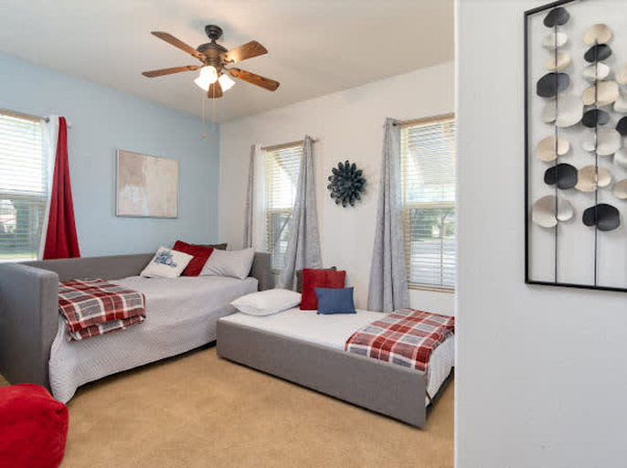Room 3, Matthau Magic-pickleball Golf Walk to Festivals, Riverside