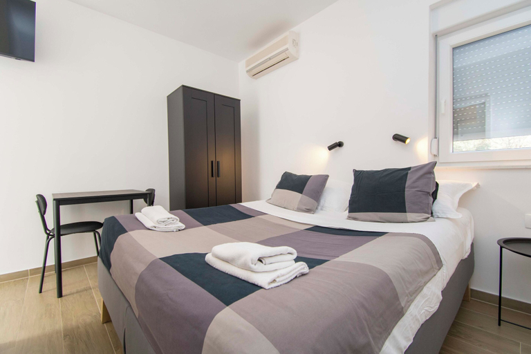 Room 2, Apartments Stay Near Paklenica, Starigrad