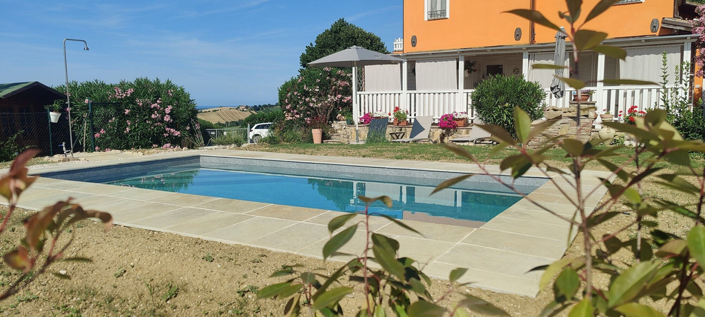 Pool 2, Joka B&B, Macerata