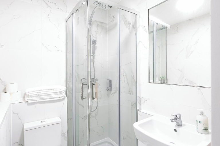 Bathroom 3, Skyvillion -vineyard Court- Enfield 1-bed Wgarden, London