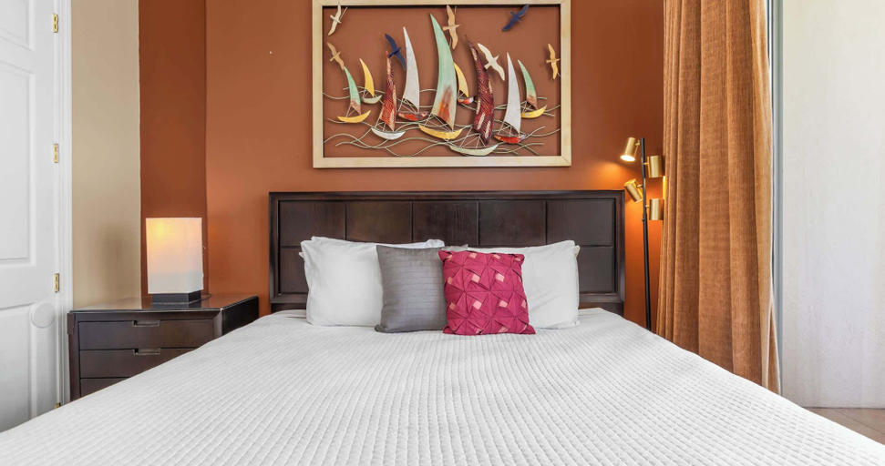 Room 4, Above the Waves Oceanfront, Bay