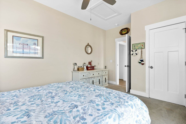 Room 3, Isle Be There / 227 Gerda Ave 4 Bedroom Home, Brunswick