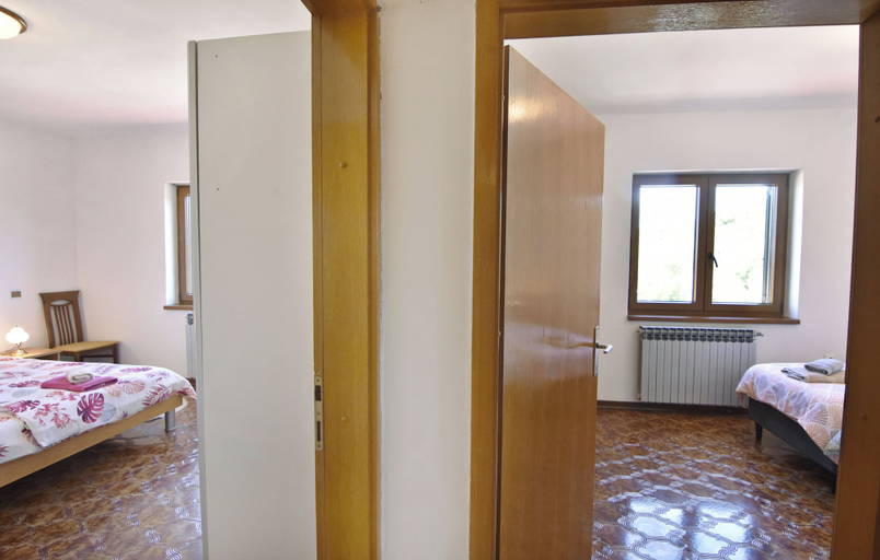 Room 5, Quiet Flat in Donji Picudo Near Umag, Umag