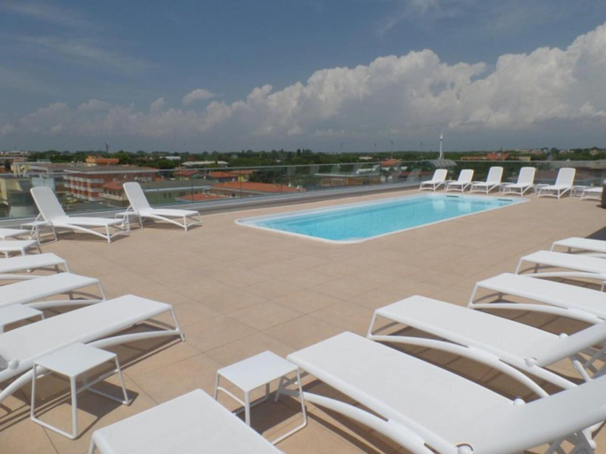 Pool 4, Modern Poolside Escape, Venezia
