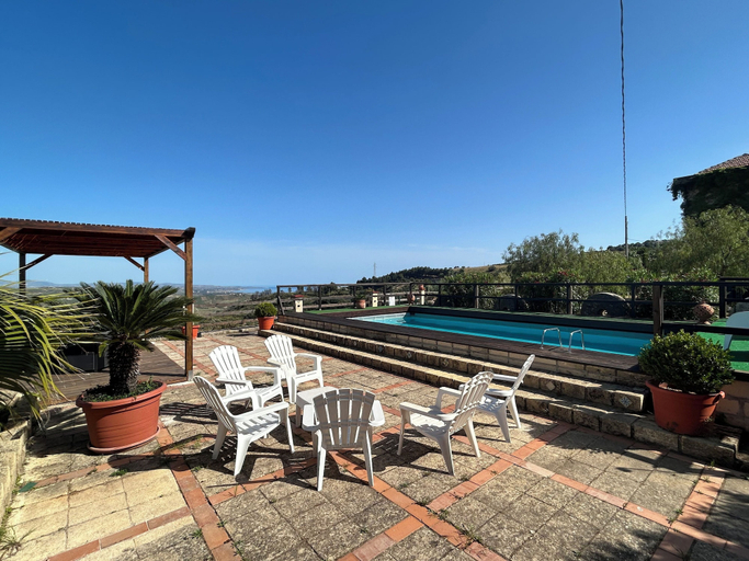 Pool 2, Apartment Perfect for Families on Vacation, Agrigento