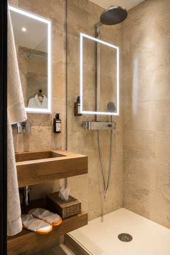 Bathroom 5, Ermitage De Corton, Côte-d'Or