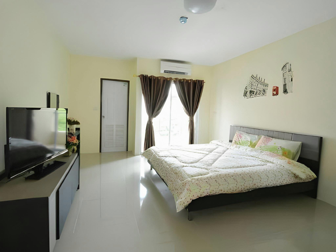 Bedroom 2, 42 Place Service Apartment, Prawet