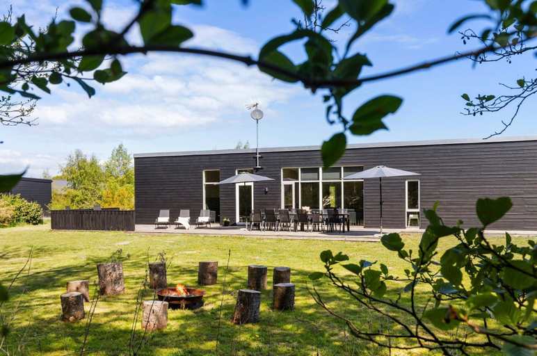 Exterior & Views, 5 Star Holiday Home in Glesborg, Norddjurs