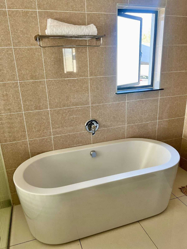 Bathroom 2, 3-bedroom Luxury apartment, City of Johannesburg