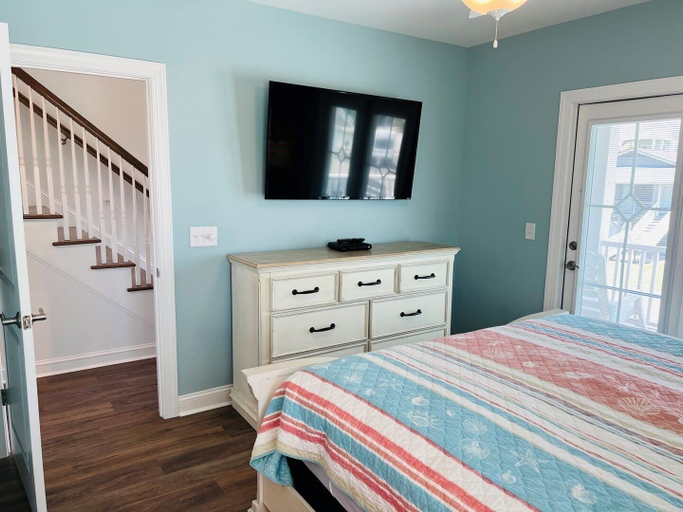 Room 5, Salty Forever / 105 Shell Drive 4 Bedroom Home, Brunswick