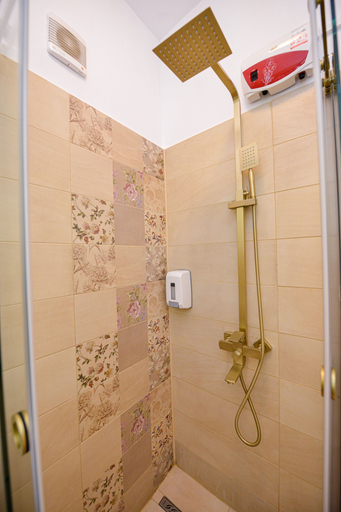 Bathroom 5, Tres Chic Studio Elegant Retreat on Calea Victoriei City Center, Municipiul Bucuresti